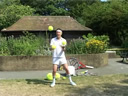 John Racket-Throw: Comedy tennis juggler (video, 1′52″)
